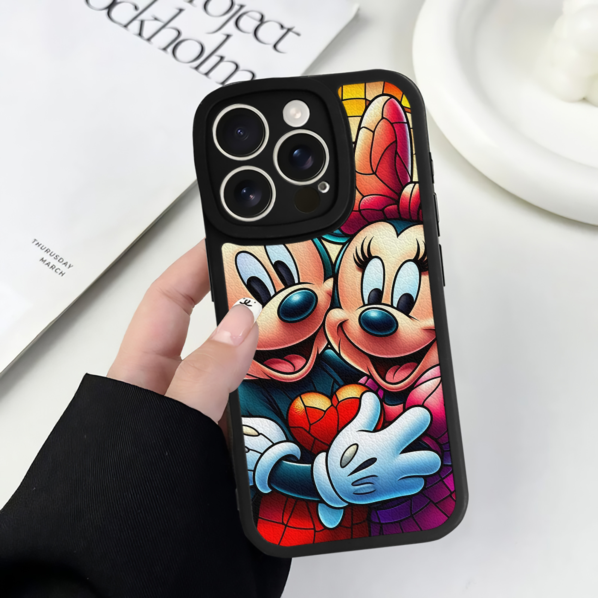 （画像用） ミッキーマウス Mickey Mouse 【iPhone 16シリーズ対応】シリコンスマホケース（レザー調） 材質：シリコン
